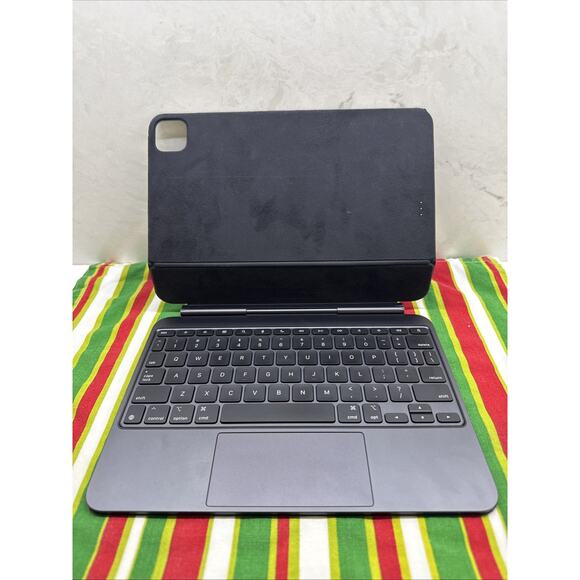 Genuine Apple A2975 Magic Keyboard for iPad Pro 11" M2 M3 M4 Black Pencil Holder - Picture 1 of 14